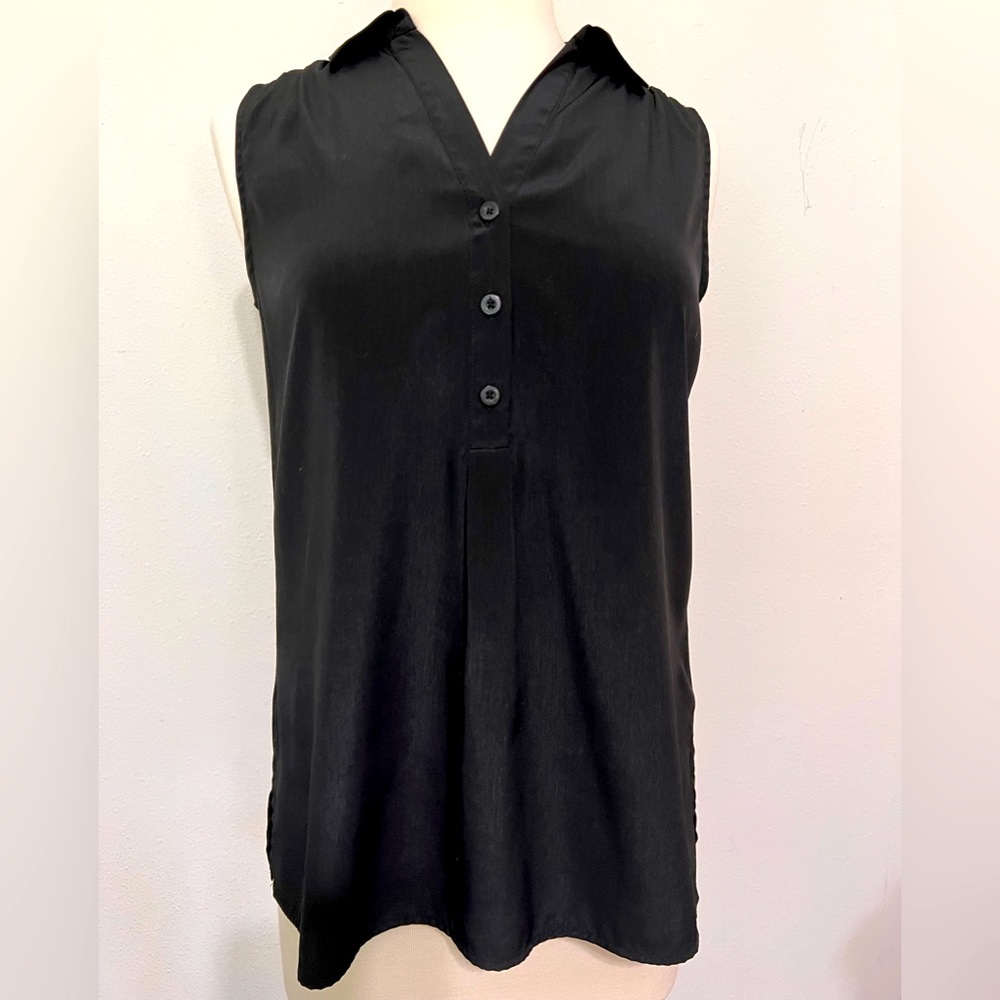 Size Small Dana Buchman dress sleeveless shirt.